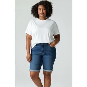 Levi's Women's Medium Wash Denim Blue Jean Classic Bermuda Shorts Size 34 Waist